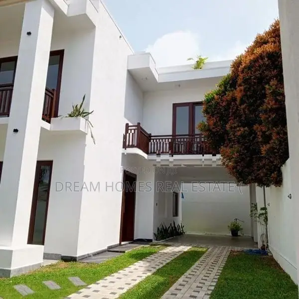 4 Bedroom Luxury Home with Stunning Rooftop Views – Kandana