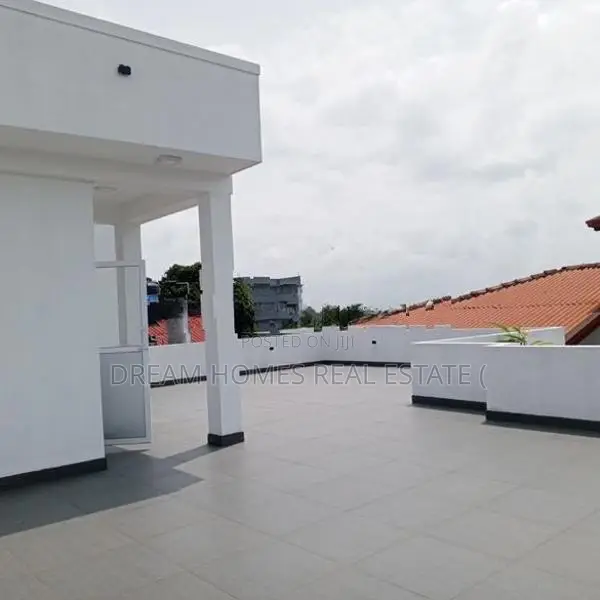 4 Bedroom Luxury Home with Stunning Rooftop Views – Kandana