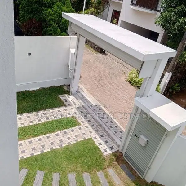 4 Bedroom Luxury Home with Stunning Rooftop Views – Kandana