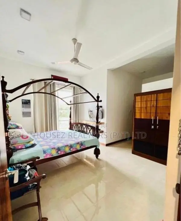 Modern Luxury 4-Bedroom House for Sale – Battaramulla
