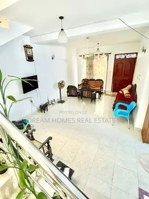 Prime 3-Storey Residence with Rooftop Solar Power – Walawwatta