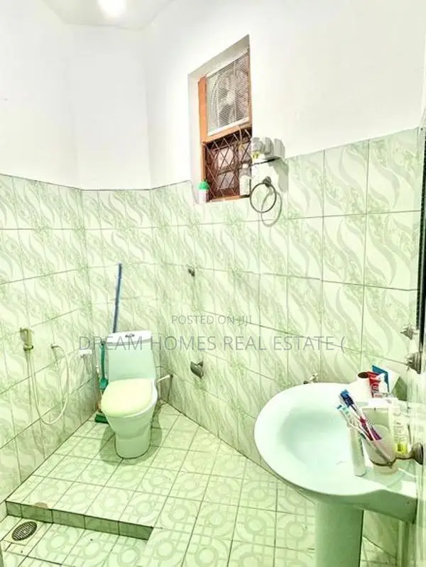 Prime 3-Storey Residence with Rooftop Solar Power – Walawwatta