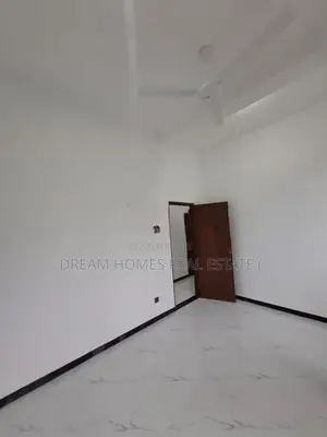 Family Home with Large Garden for Sale – Pannipitiya