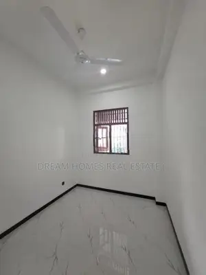 Family Home with Large Garden for Sale – Pannipitiya