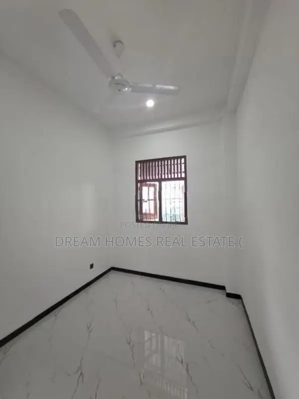 Family Home with Large Garden for Sale – Pannipitiya