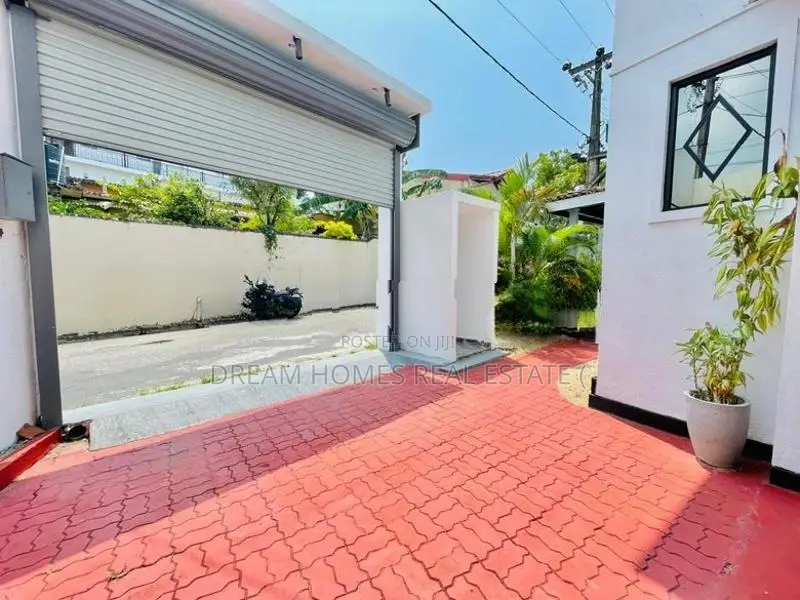 Elegant 2-Storey Family Home in Prime Gallage Mawatha