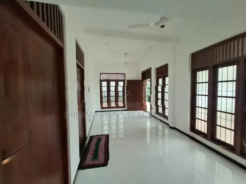 Family Home with Large Garden for Sale – Pannipitiya