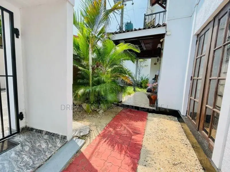 Elegant 2-Storey Family Home in Prime Gallage Mawatha