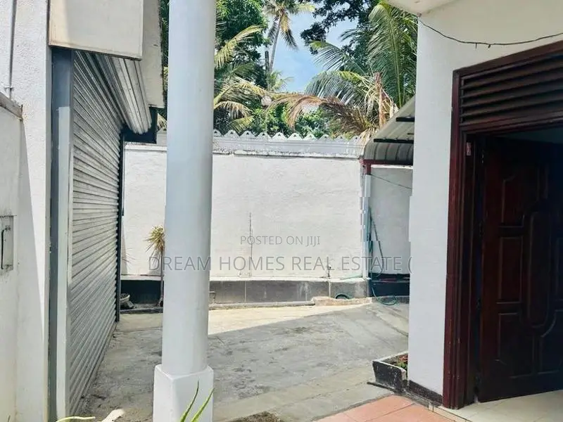 Upstair House for Sale in Katubedda, Moratuwa