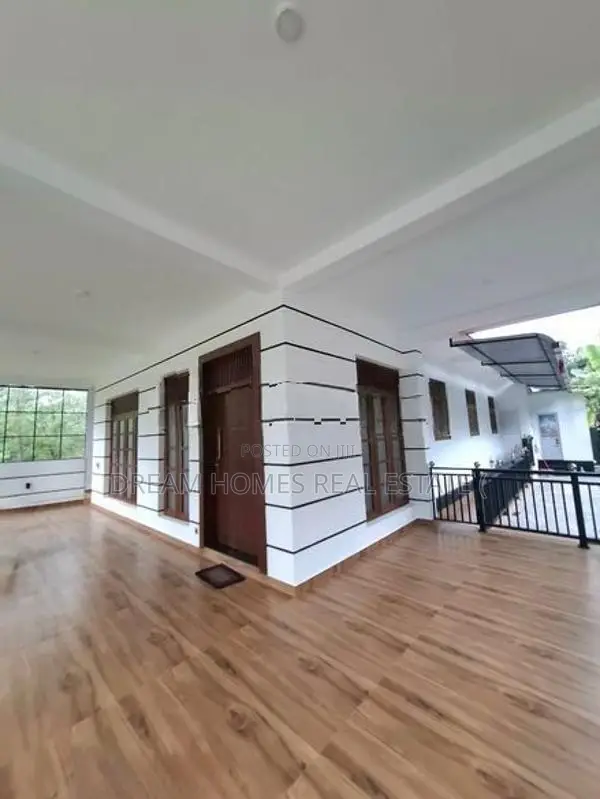 Family Home with Large Garden for Sale – Pannipitiya