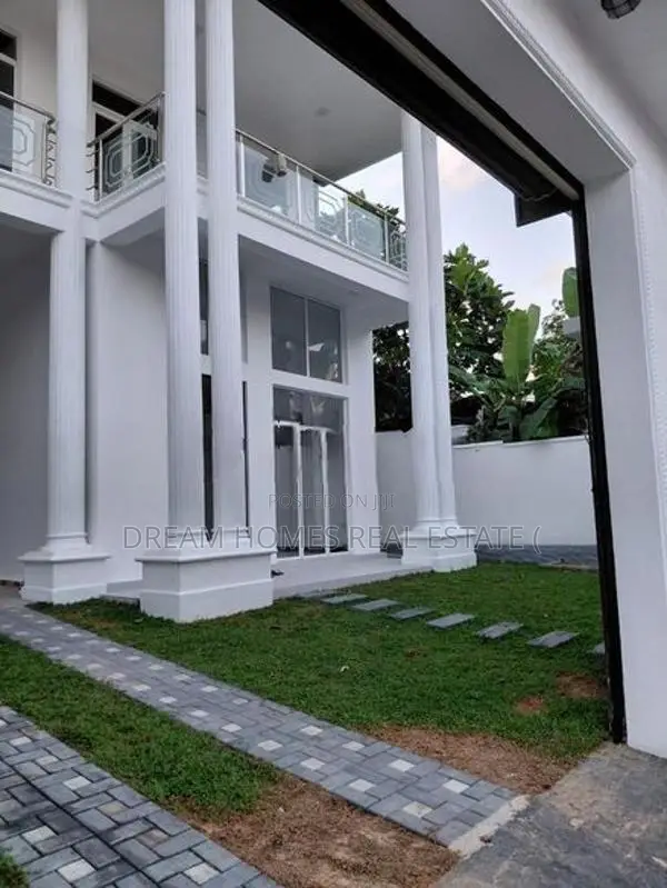 Modern Luxury 2-Storey Home in Pannipitiya