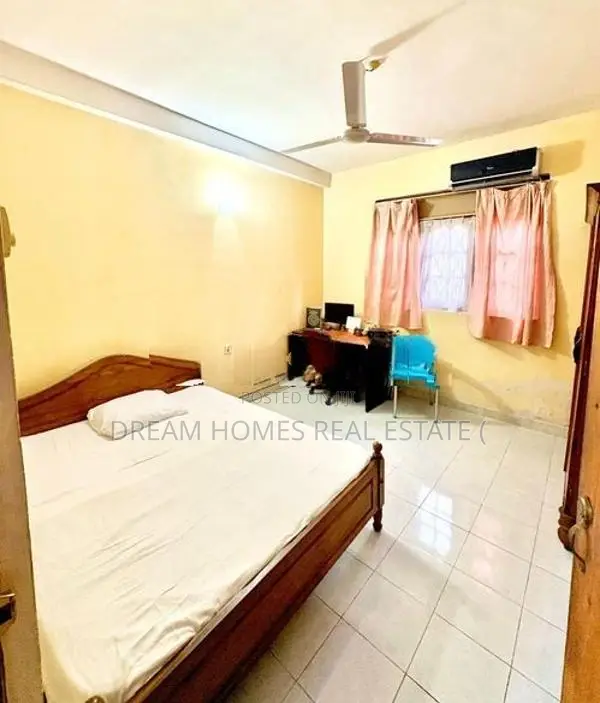 Prime 3-Storey Residence with Rooftop Solar Power – Walawwatta