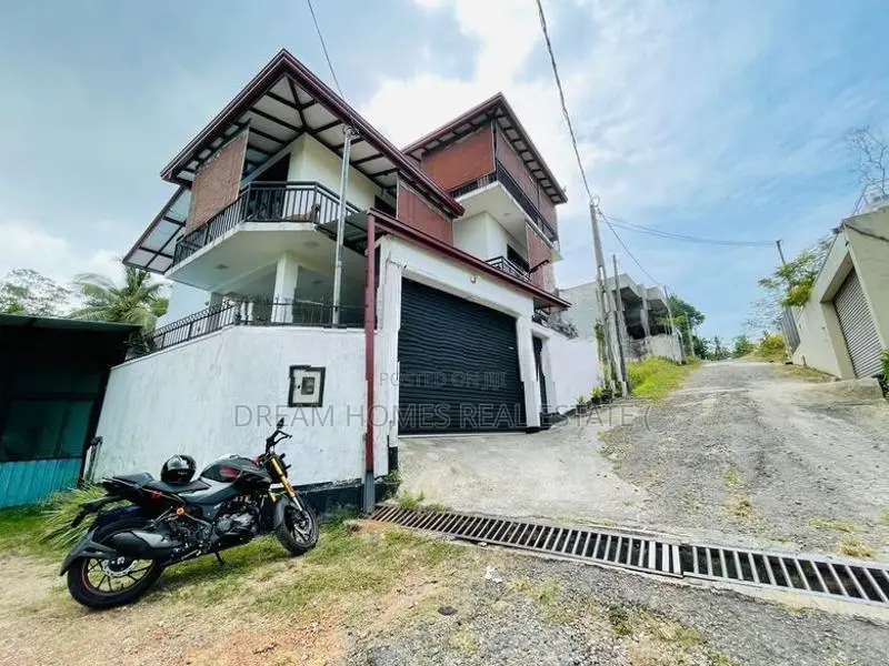 Modern Family Home Near Kottawa