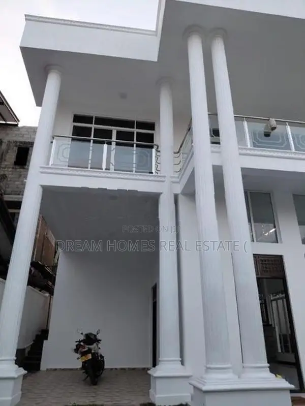 Modern Luxury 2-Storey Home in Pannipitiya