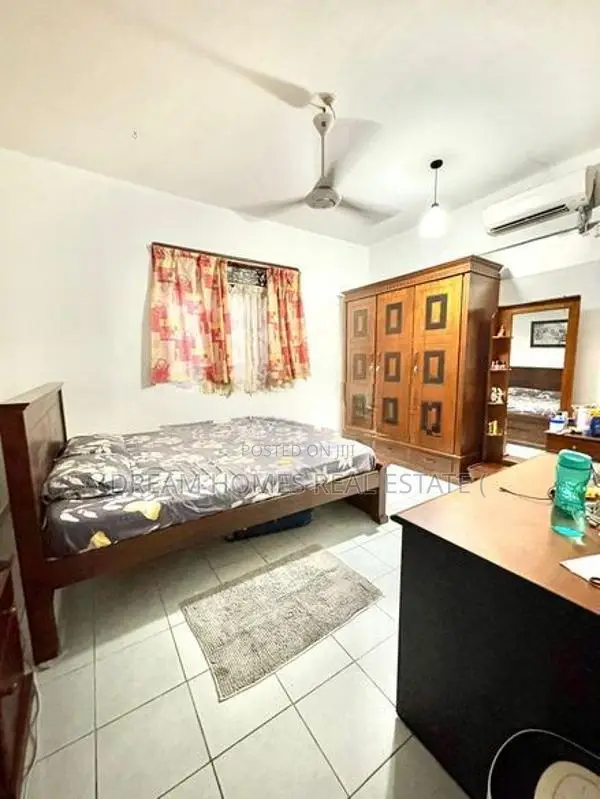 Prime 3-Storey Residence with Rooftop Solar Power – Walawwatta