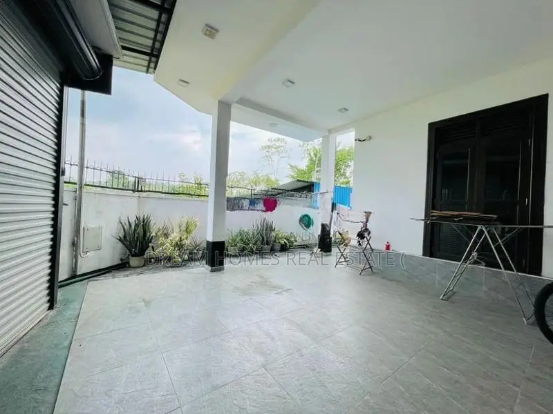 Modern Family Home Near Kottawa