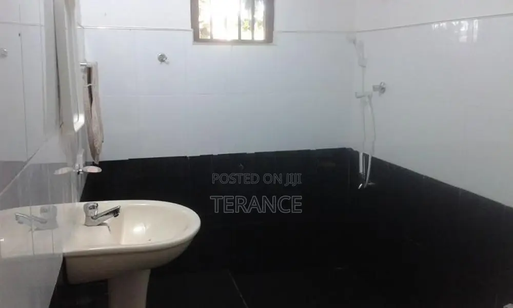 Three-Bedroom House for Rent – Walisara