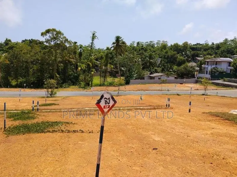 කළුතර නගරය ලගින්ම ඉඩමක් විකිණීමට