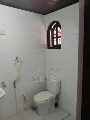 Upstairs Unit for Rent in Talawatugoda