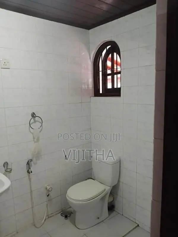 Upstairs Unit for Rent in Talawatugoda