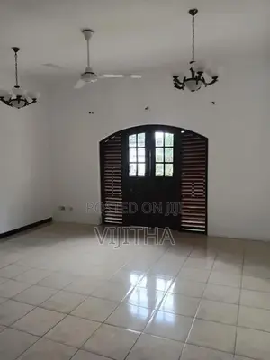 Upstairs Unit for Rent in Talawatugoda