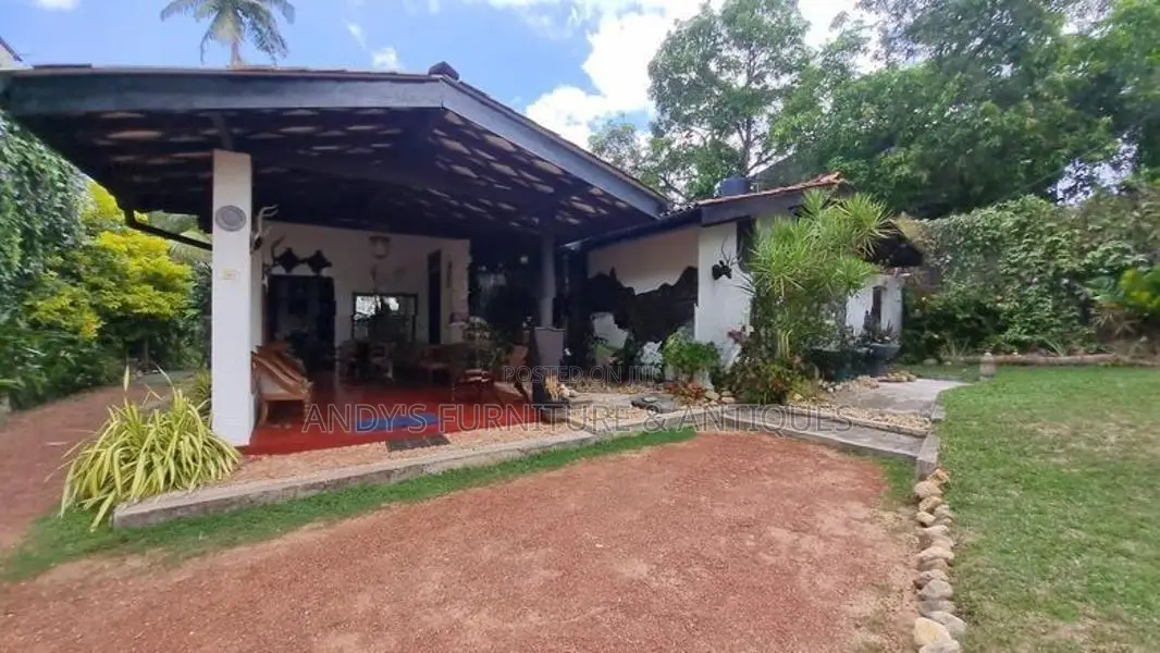 Holiday Family Home with Ac Rooms in Kiribathgoda