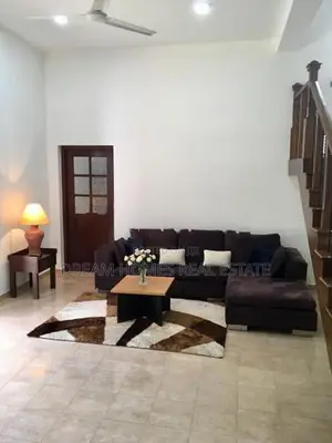 Home with Rooftop Terrace/ Vehicle Parking-Thalawathugoda