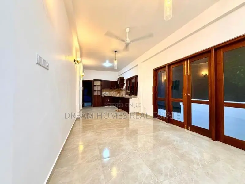 Modern 4 Bedroom Luxury Residence for Sale – Thalawathugoda