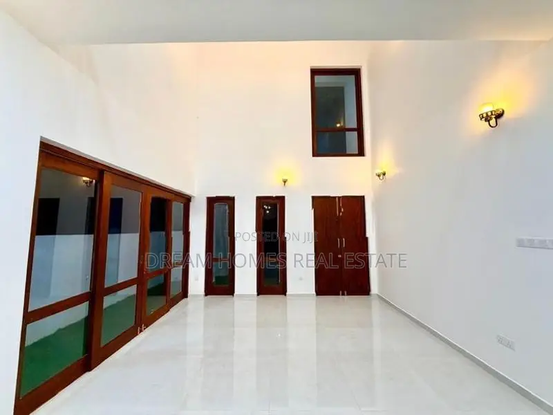 Modern 4 Bedroom Luxury Residence for Sale – Thalawathugoda