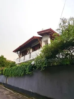 Spacious 4 Bedroom Luxury Home for Sale in Thalawathugoda