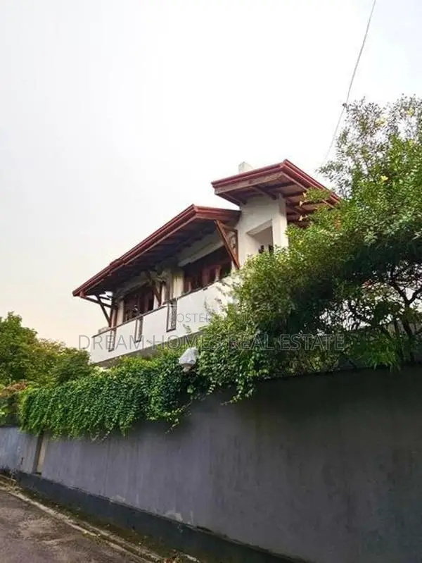 Spacious 4 Bedroom Luxury Home for Sale in Thalawathugoda