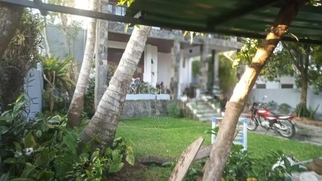 Modern Mini AC Villa for Rent Bataduwa