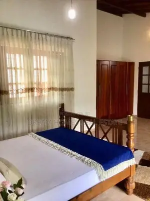 Home with Rooftop Terrace/ Vehicle Parking-Thalawathugoda