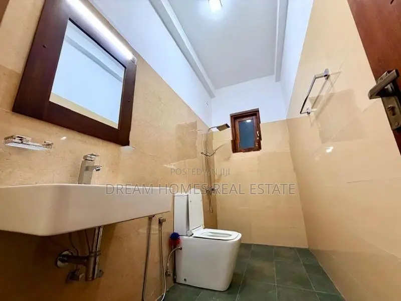 Modern 4 Bedroom Luxury Residence for Sale – Thalawathugoda