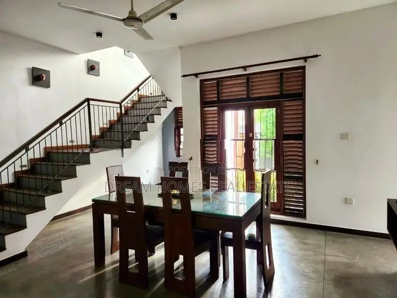 Spacious 4 Bedroom Luxury Home for Sale in Thalawathugoda