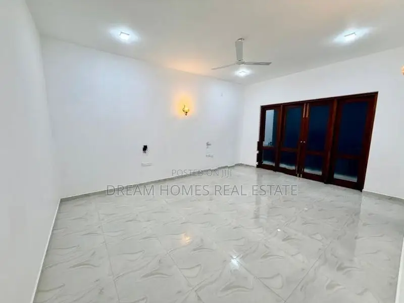 Modern 4 Bedroom Luxury Residence for Sale – Thalawathugoda
