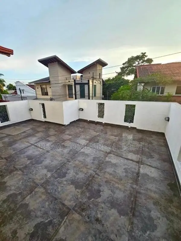 Spacious 4 Bedroom Luxury Home for Sale in Thalawathugoda