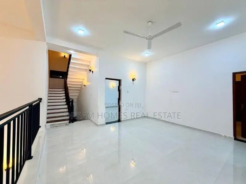 Modern 4 Bedroom Luxury Residence for Sale – Thalawathugoda