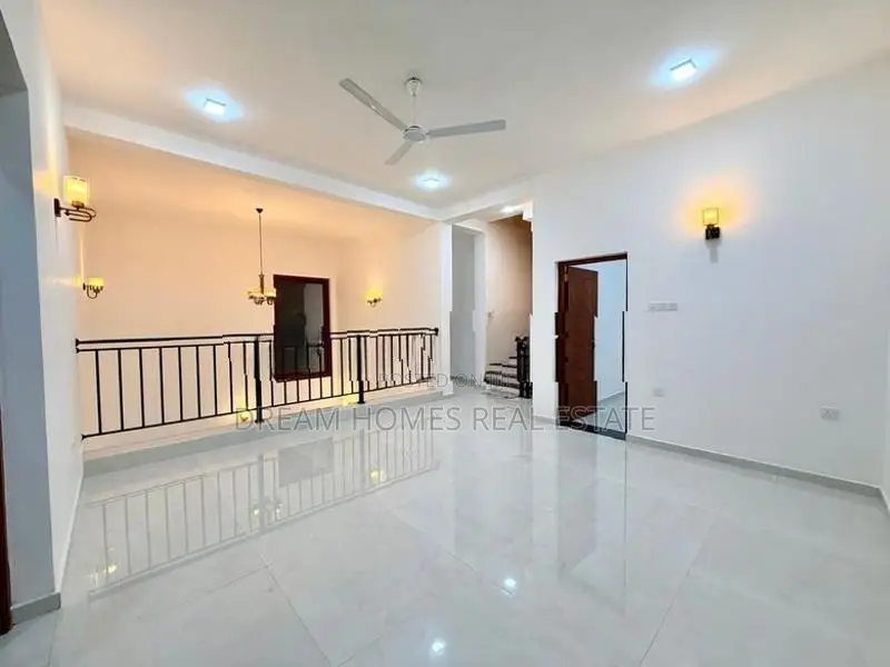 Modern 4 Bedroom Luxury Residence for Sale – Thalawathugoda