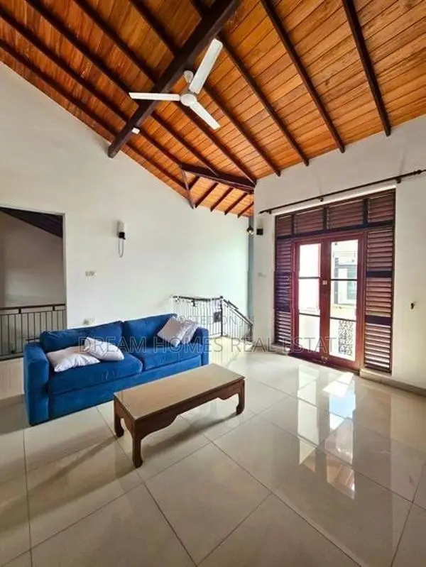 Spacious 4 Bedroom Luxury Home for Sale in Thalawathugoda