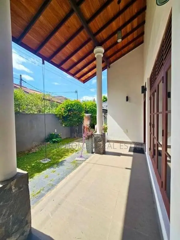 Spacious 4 Bedroom Luxury Home for Sale in Thalawathugoda
