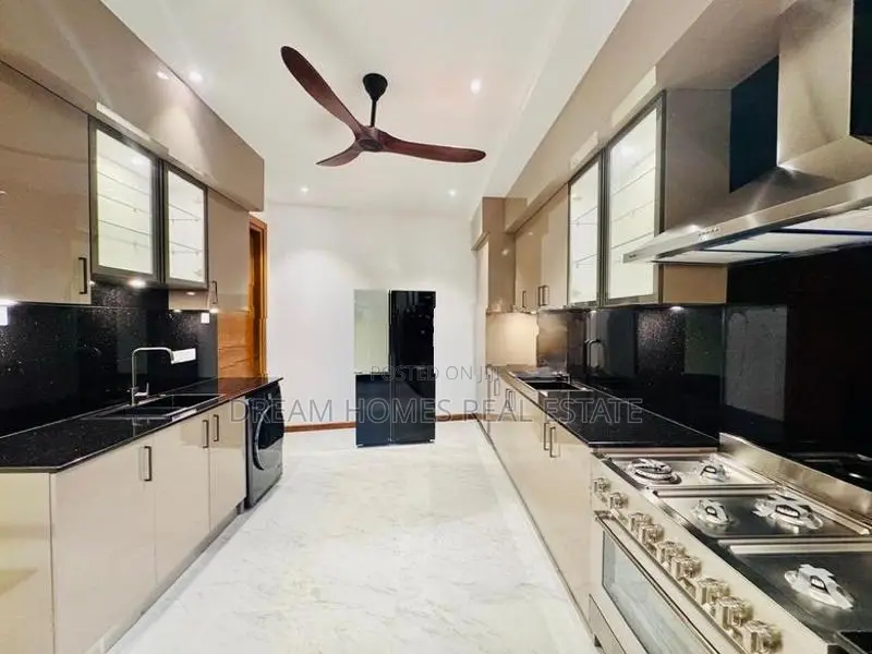 Baththaramulla Architecturall 6 Bedroom Luxury Mansion for Sale