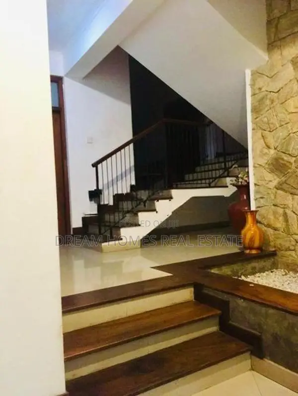 Exclusive 5 Bedroom Luxury House for Sale in Asoka Circle