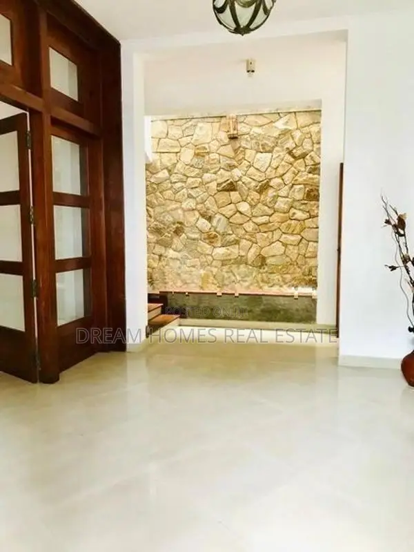 Exclusive 5 Bedroom Luxury House for Sale in Asoka Circle