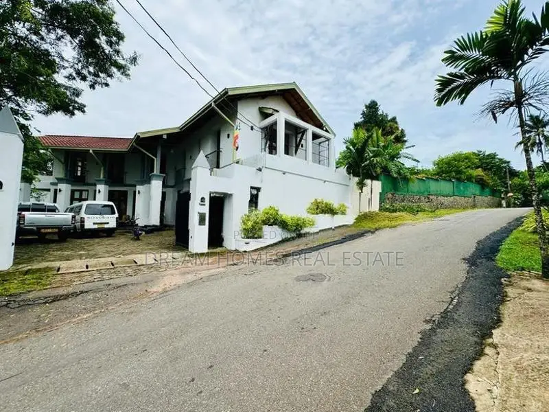 Exclusive 5 Bedroom Luxury House for Sale in Asoka Circle