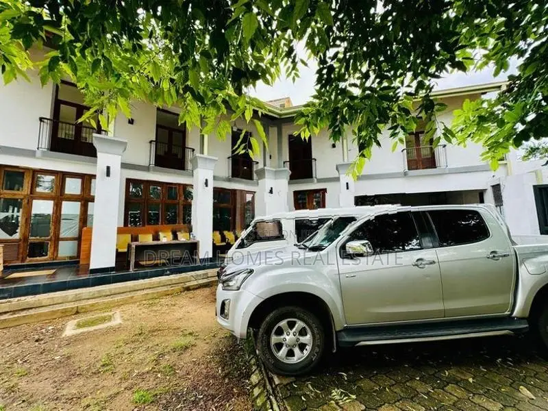 Exclusive 5 Bedroom Luxury House for Sale in Asoka Circle