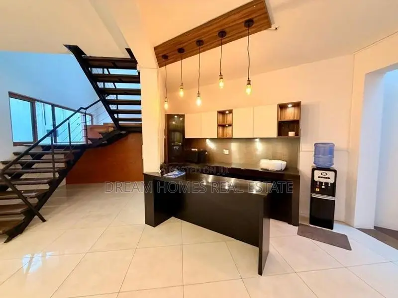 5 Bedroom Office House for Sale in Nugegoda