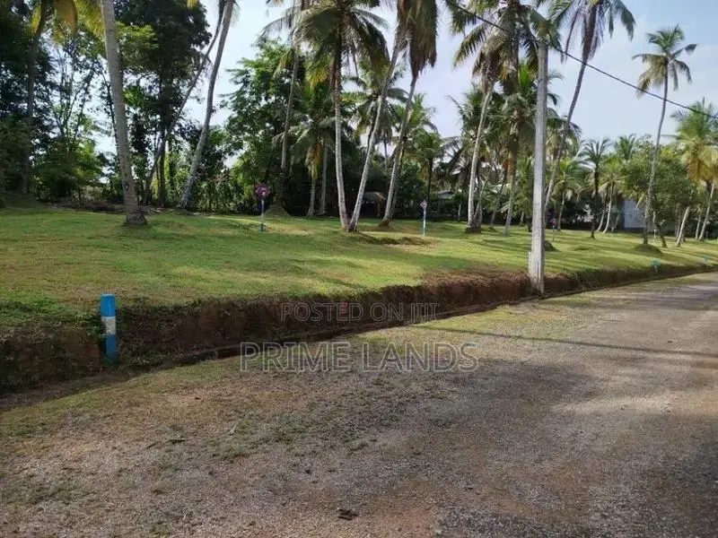 Land in Kotadeniyava