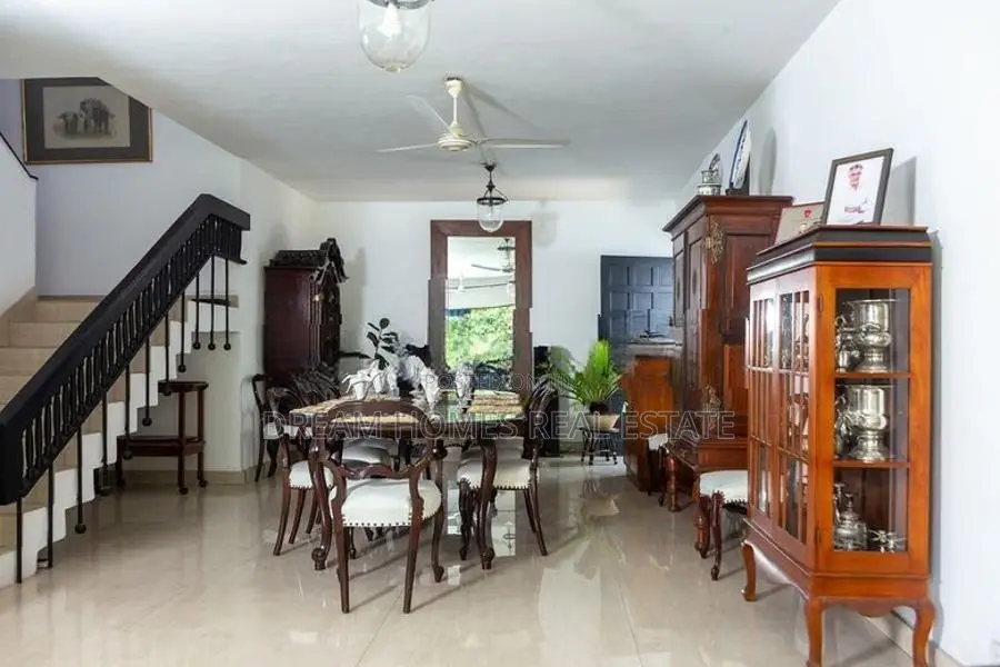 Elegant 5-Bedroom House for Sale – Nawala, School Lane