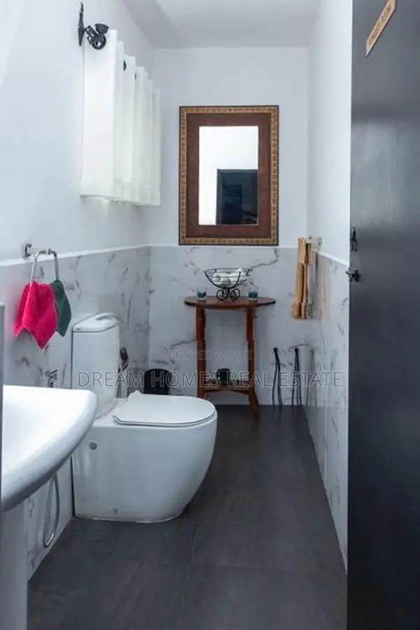 Elegant 5-Bedroom House for Sale – Nawala, School Lane
